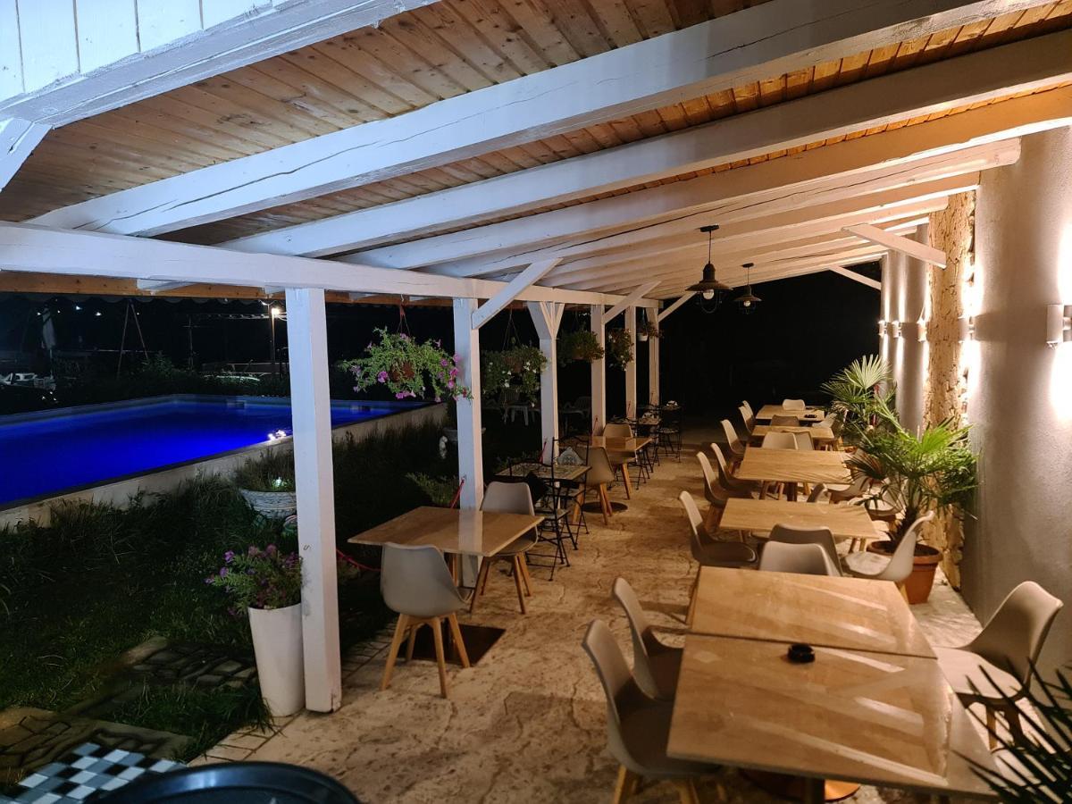 Casa Wanted Orsova Hotel Bagian luar foto