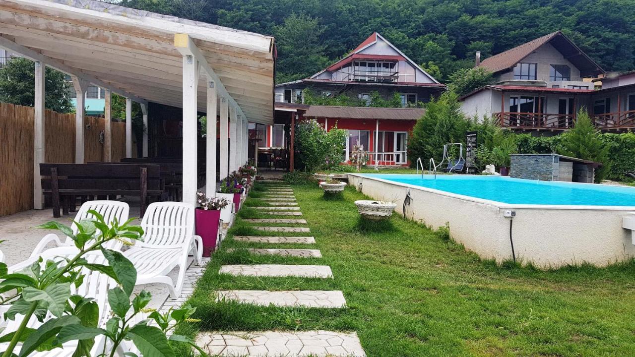 Casa Wanted Orsova Hotel Bagian luar foto