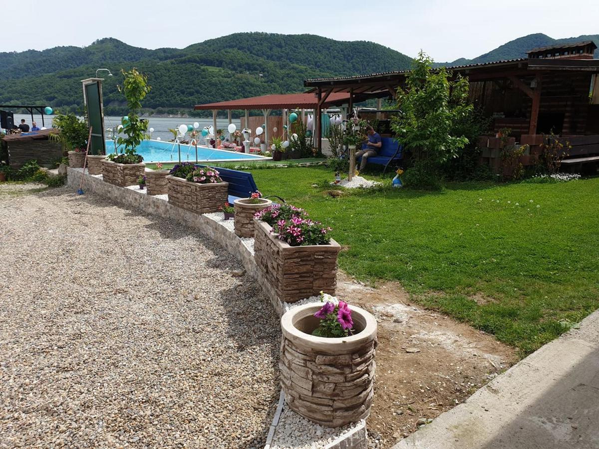 Casa Wanted Orsova Hotel Bagian luar foto