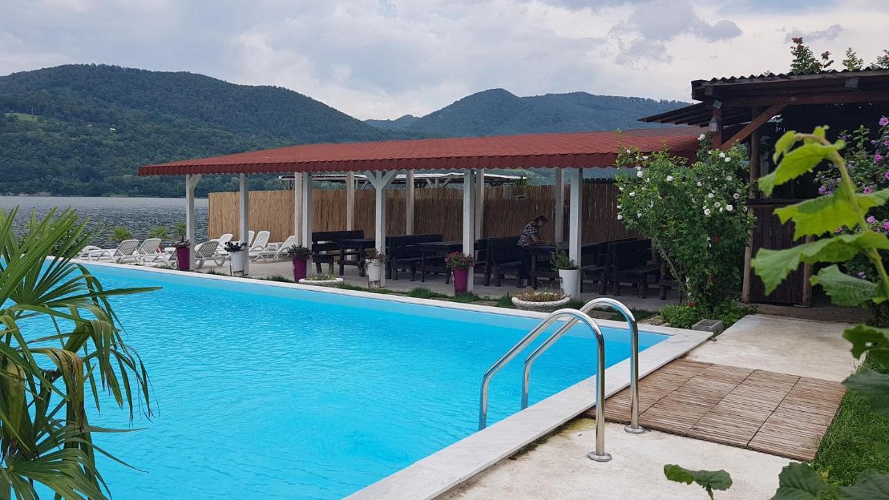 Casa Wanted Orsova Hotel Bagian luar foto